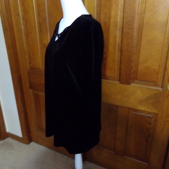 LADIES BLACK TOP - Picture 3 of 6